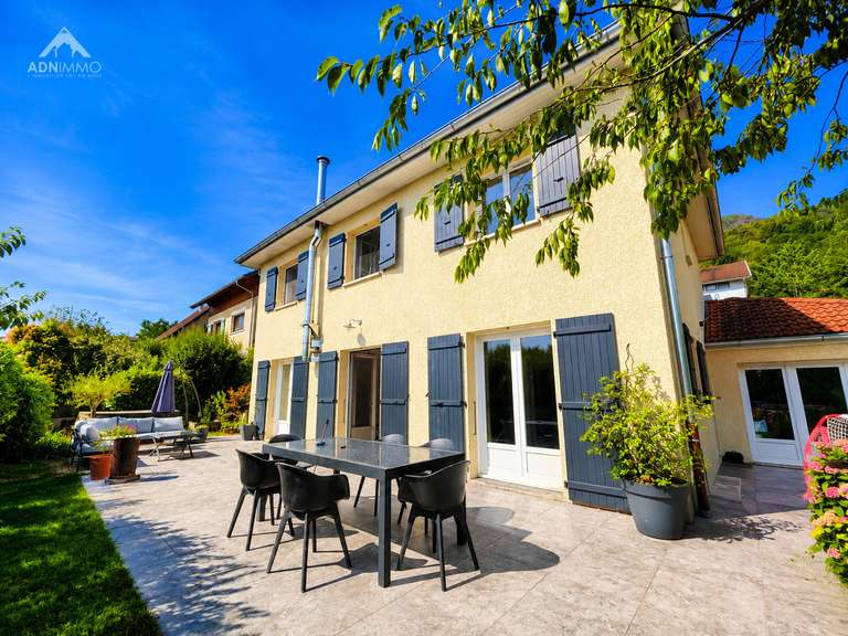 Maison Collonges - 4 chambres - 156m²