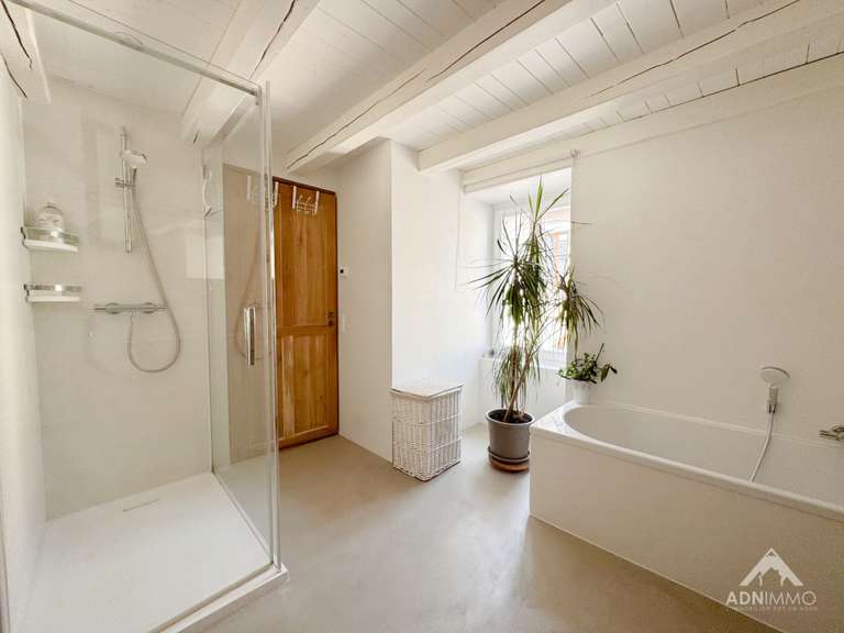 Maison Collonges - 5 chambres - 200m²