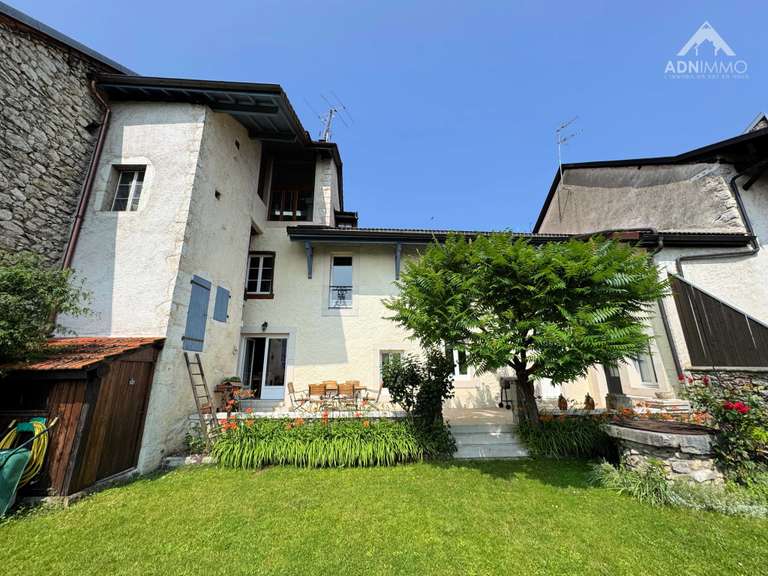Maison Collonges - 5 chambres - 200m²