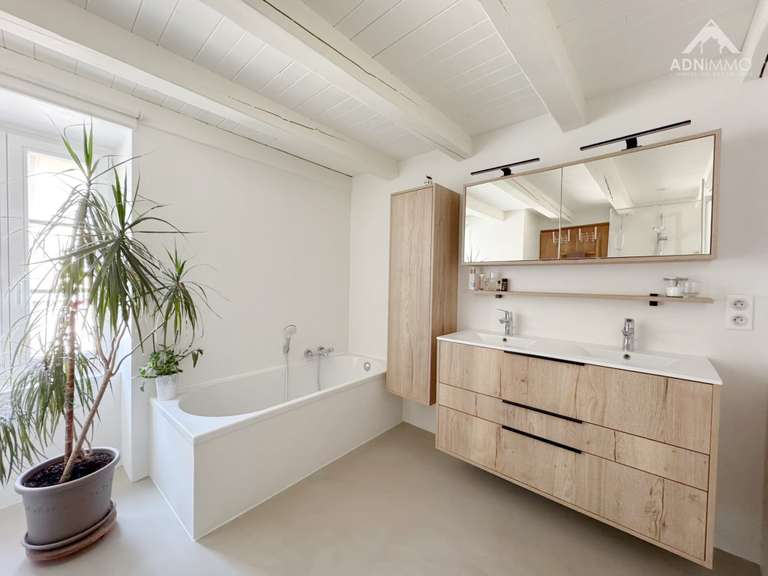 Maison Collonges - 5 chambres - 200m²