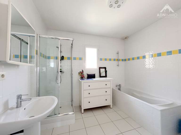 Maison Collonges - 3 chambres - 176m²