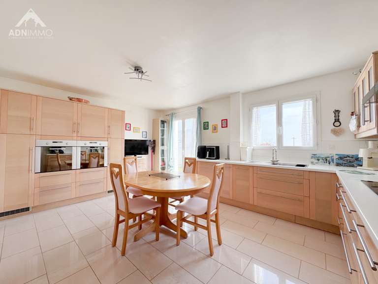 Maison Collonges - 3 chambres - 176m²