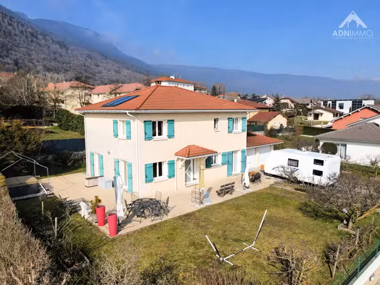 Maison Collonges - 3 chambres - 176m²