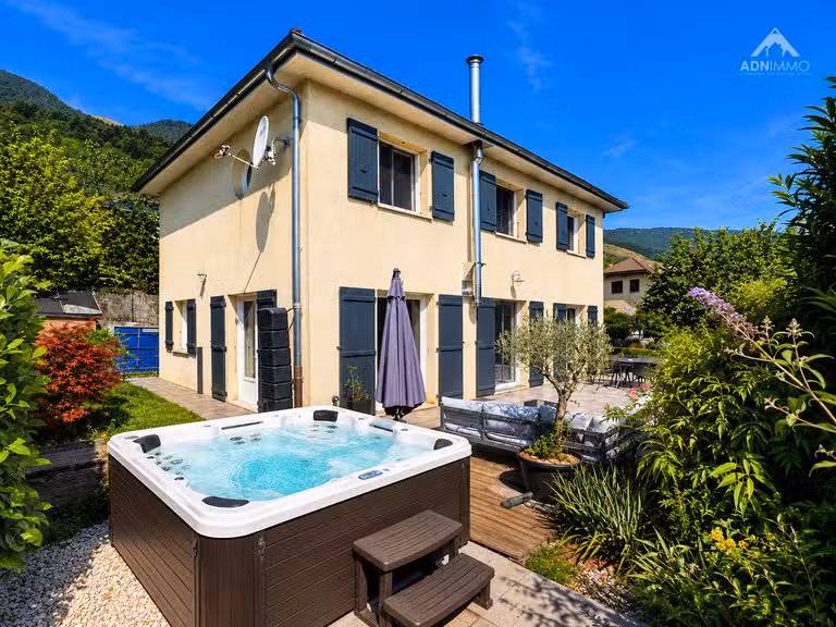Maison Collonges - 4 chambres - 156m²