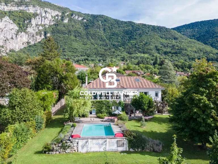 Maison Collonges-sous-Salève - 5 chambres - 450m²