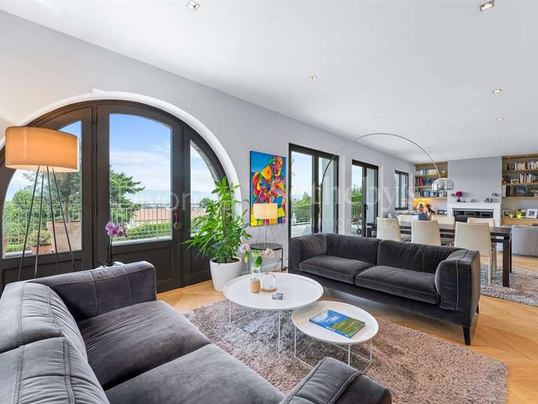 Maison Collonges-sous-Salève - 8 chambres - 684m²