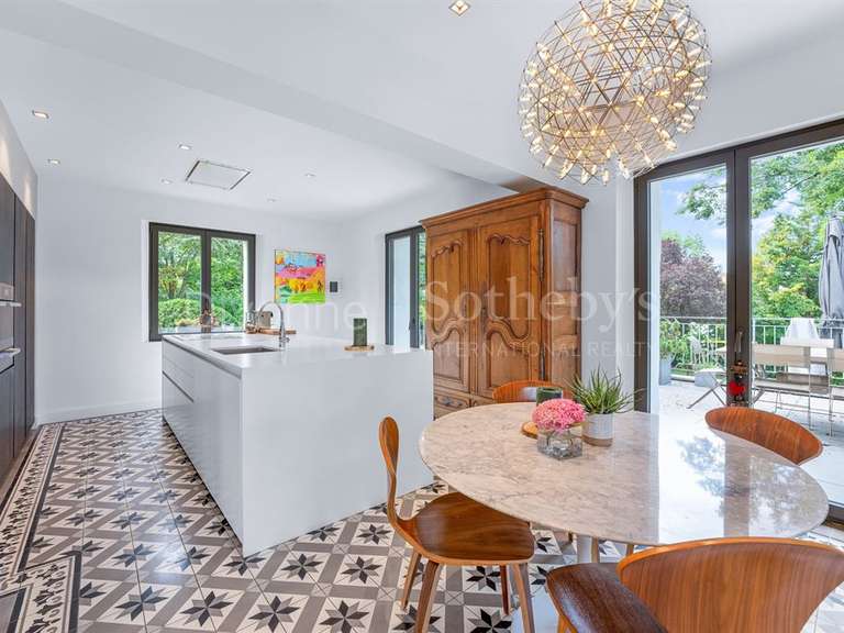 Maison Collonges-sous-Salève - 8 chambres - 684m²