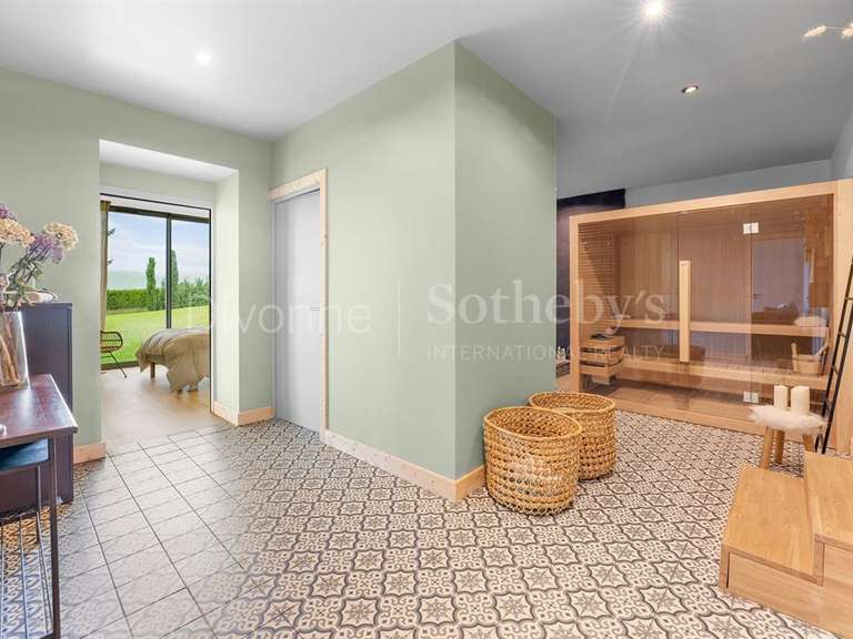 Maison Collonges-sous-Salève - 8 chambres - 684m²