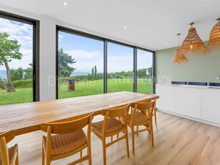 Maison Collonges-sous-Salève - 8 chambres - 684m²
