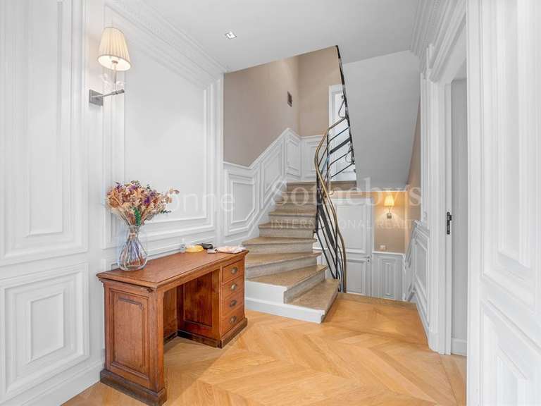 Maison Collonges-sous-Salève - 8 chambres - 684m²
