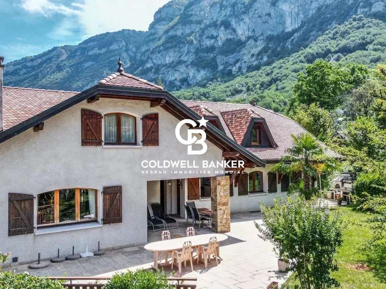 Propriété Collonges-sous-Salève - 9 chambres - 474m²