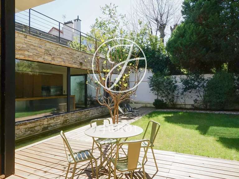 Maison Colombes - 4 chambres - 429m²