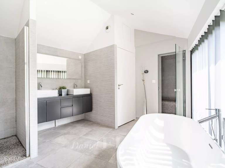 Maison Colombes - 4 chambres - 388m²