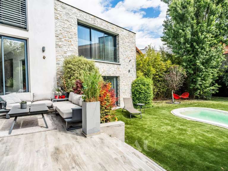 Maison Colombes - 4 chambres - 388m²