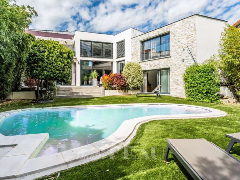 Maison Colombes - 4 chambres - 388m²