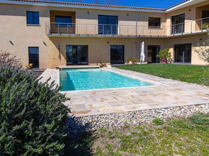 Maison Colonzelle - 7 chambres - 376m²