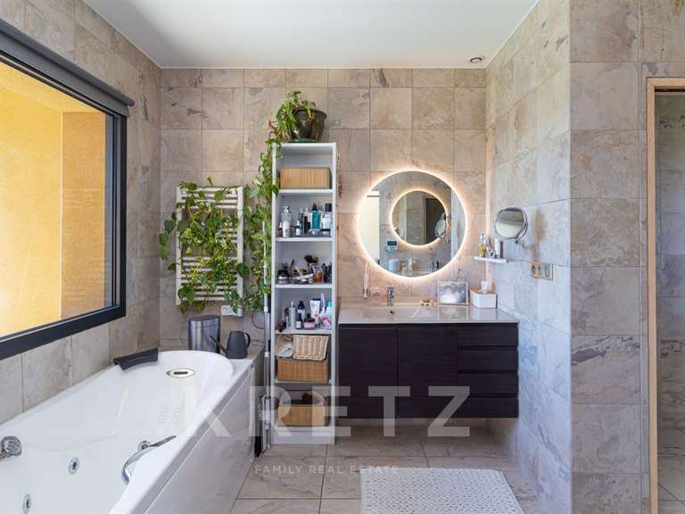 Maison Colonzelle - 7 chambres - 376m²