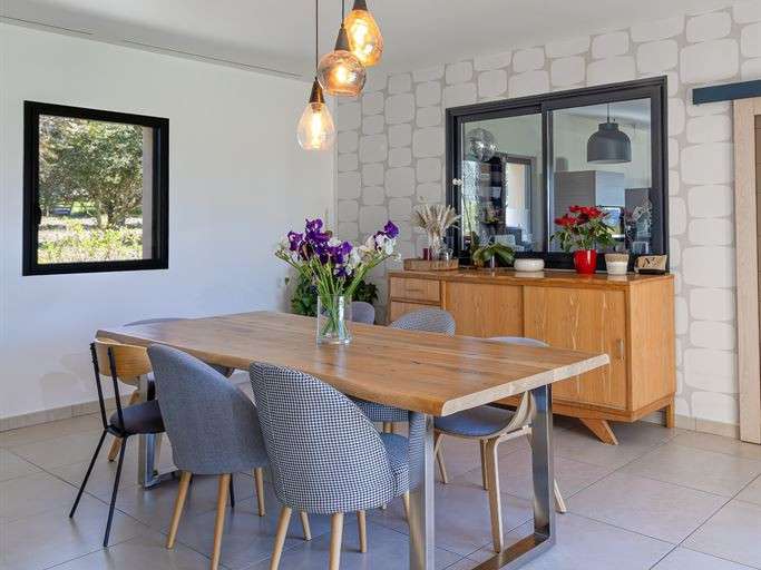 Maison Colonzelle - 7 chambres - 376m²