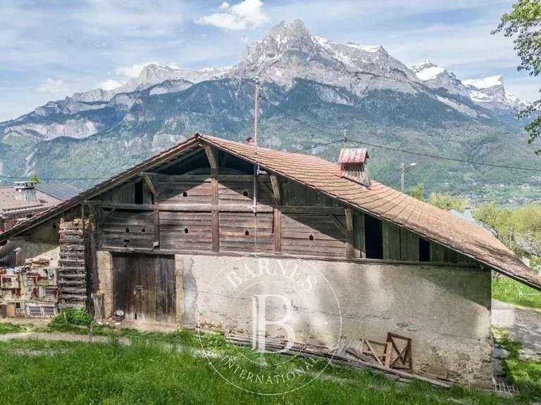 Unusual property Combloux