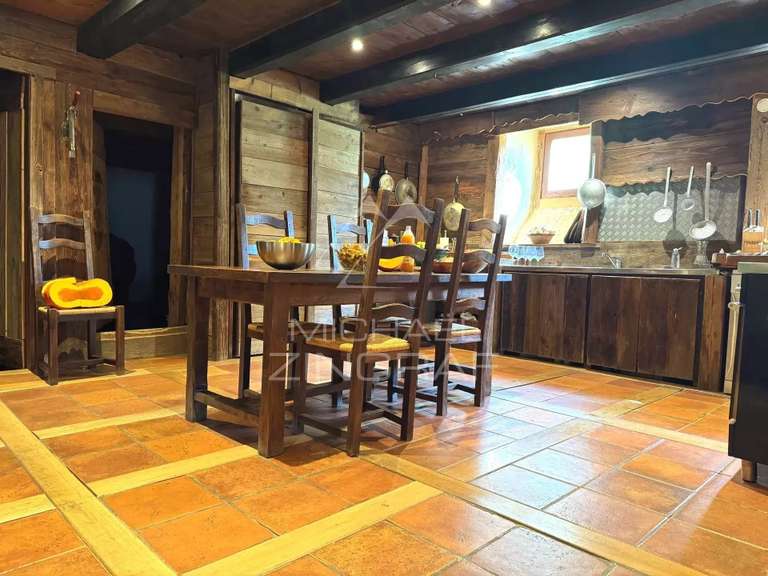 Bien atypique Combloux - 417m²