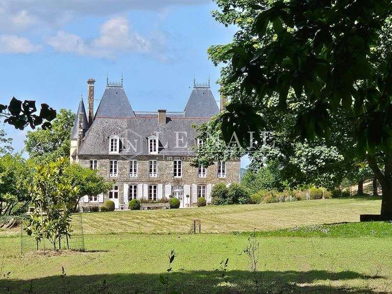 Château Combourg - 16 chambres - 850m²