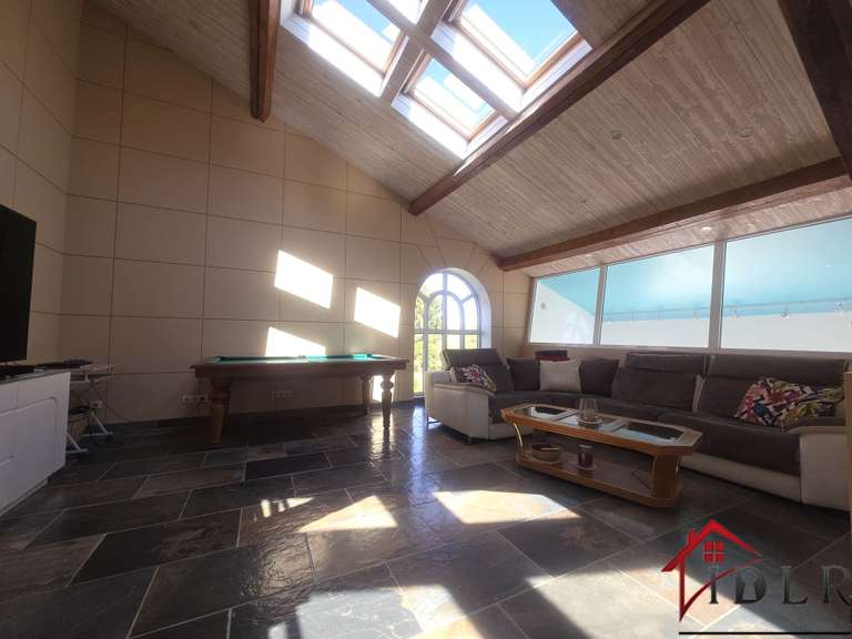 Maison Combs-la-Ville - 4 chambres - 252m²