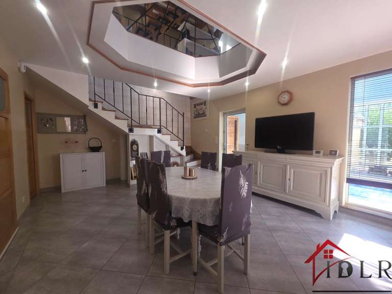 Maison Combs-la-Ville - 4 chambres - 252m²