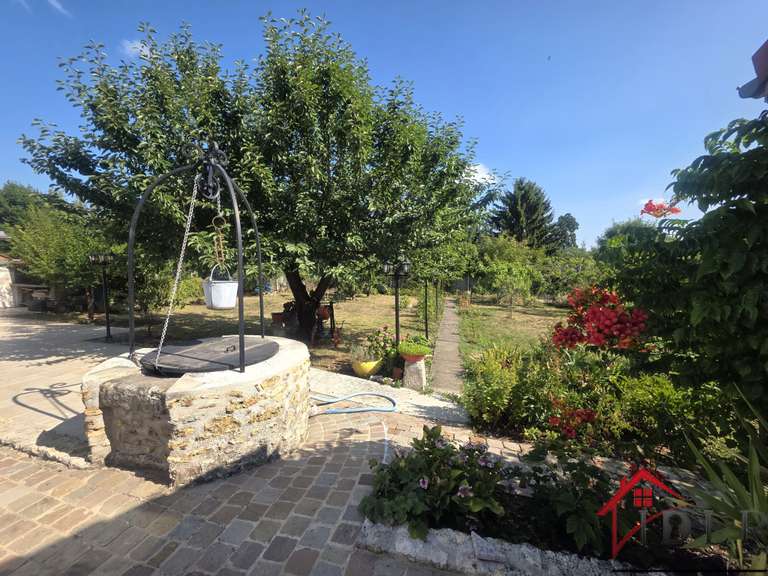 Maison Combs-la-Ville - 4 chambres - 252m²