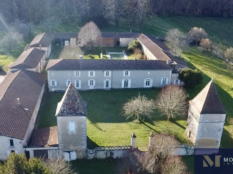 Maison Condéon - 7 chambres - 325m²