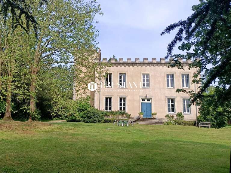 Propriété Confolens - 9 chambres - 540m²