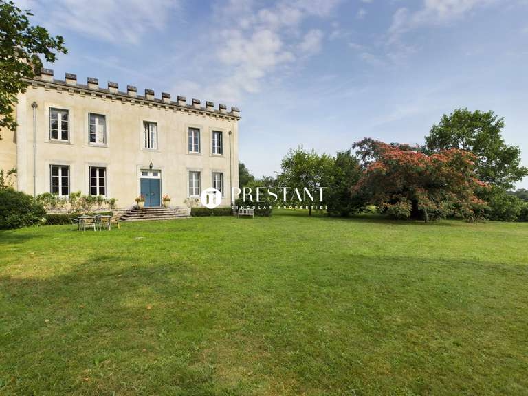 Propriété Confolens - 9 chambres - 540m²