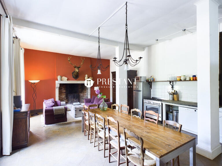 Propriété Confolens - 9 chambres - 540m²