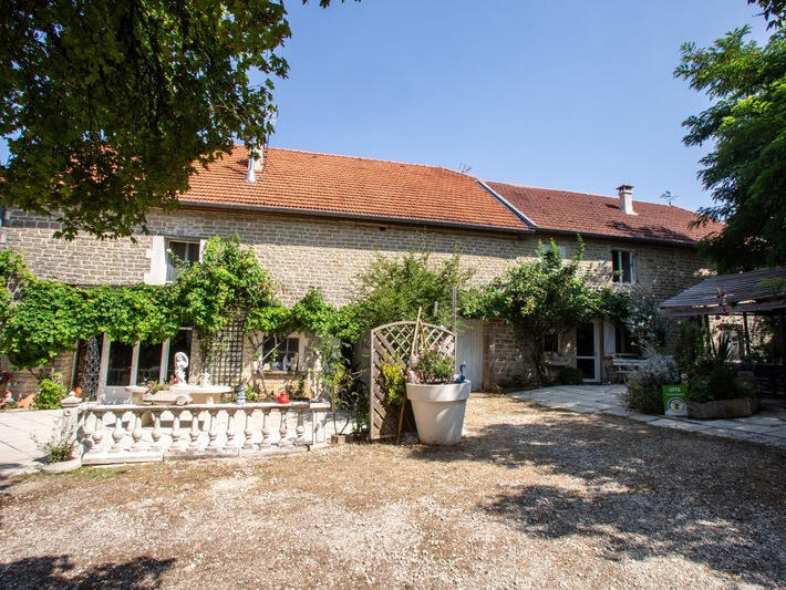 Vente Propriété Confracourt - 9 chambres
