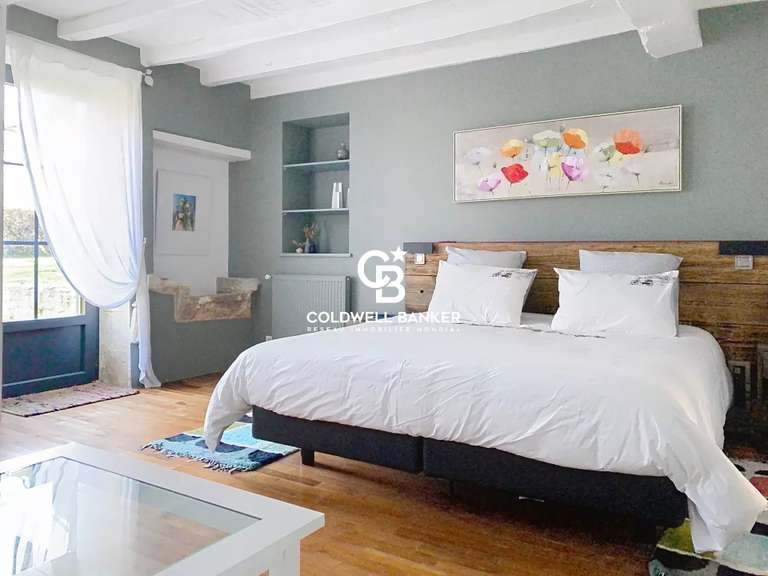 Propriété Corme-Royal - 4 chambres - 394m²