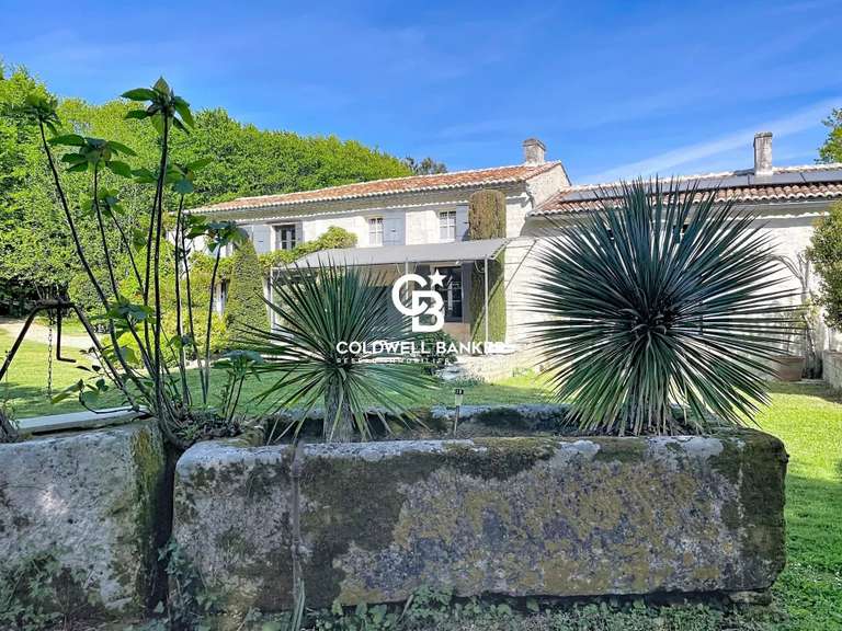 Propriété Corme-Royal - 4 chambres - 394m²
