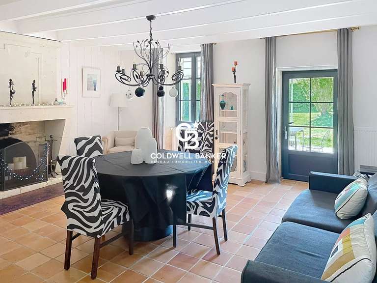 Propriété Corme-Royal - 4 chambres - 394m²