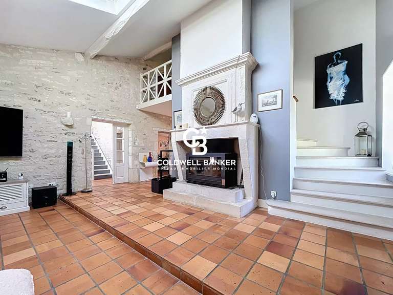 Propriété Corme-Royal - 4 chambres - 394m²