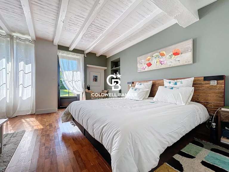 Propriété Corme-Royal - 4 chambres - 394m²