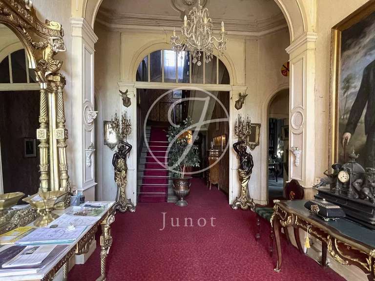 Castle Cornillé - 9 bedrooms - 1201m²