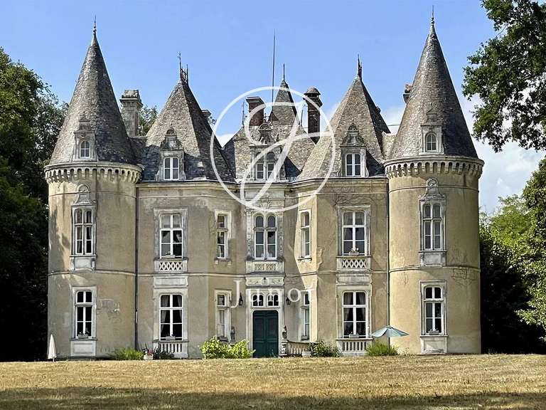 Château Cornillé - 9 chambres - 1201m²
