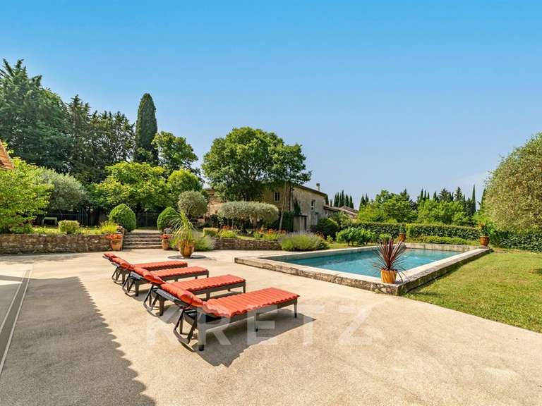 Maison Cornillon - 9 chambres - 600m²
