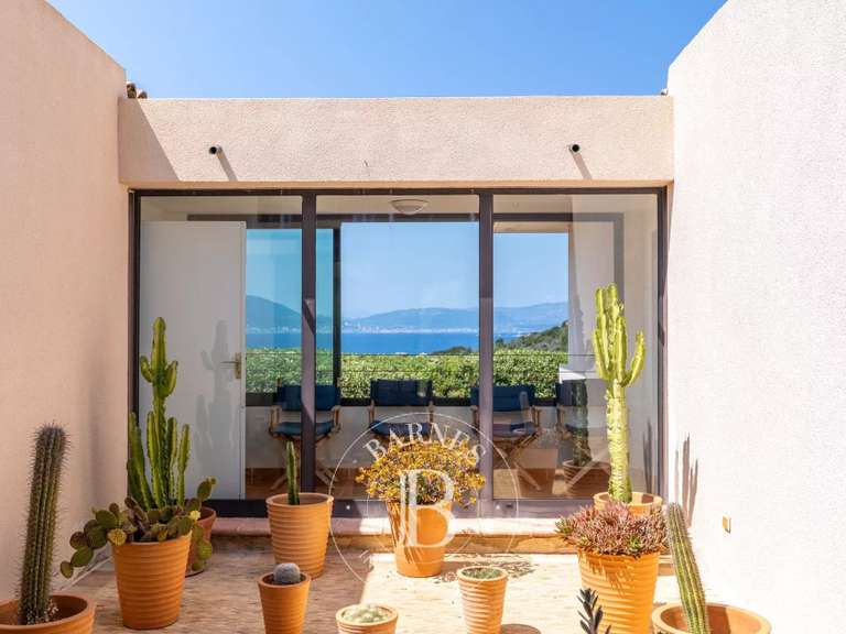 Propriété Coti-Chiavari - 406m²