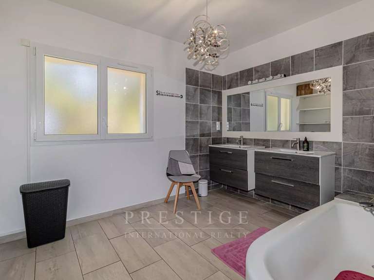Villa Cotignac - 5 chambres - 232m²
