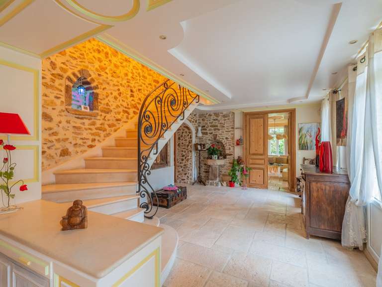 Propriété Coubert - 15 chambres - 654m²