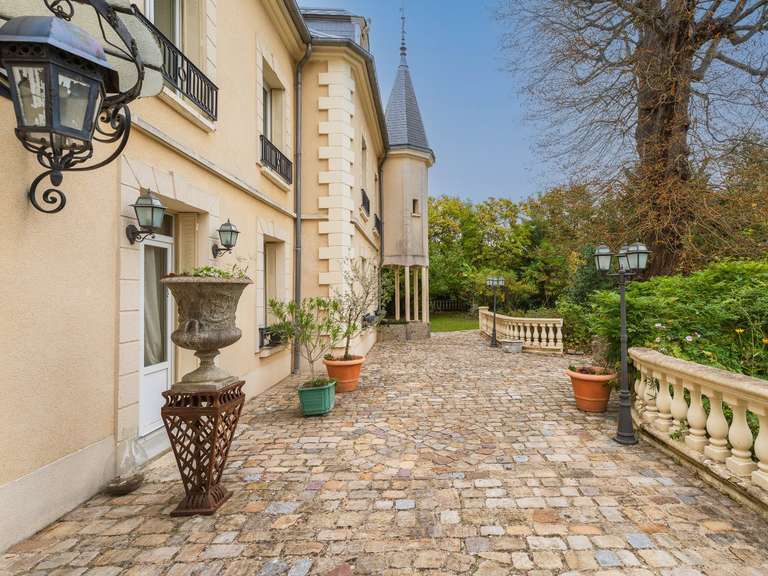 Propriété Coubert - 15 chambres - 654m²