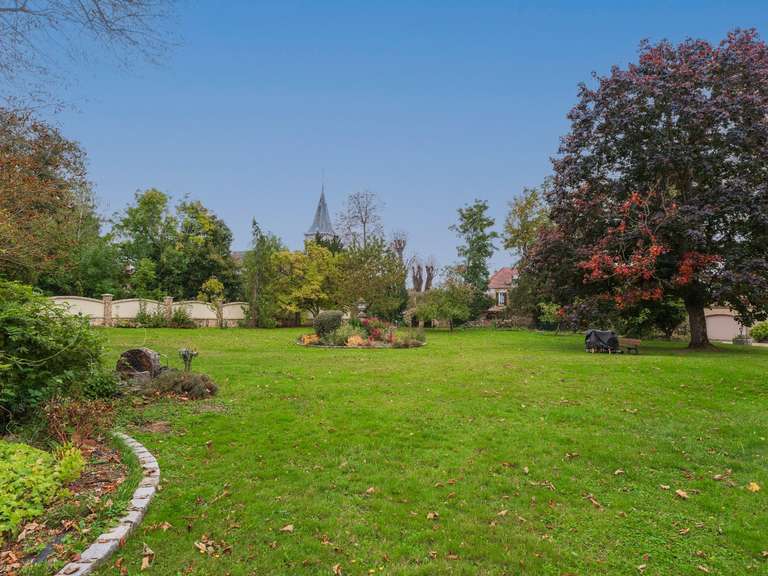 Propriété Coubert - 15 chambres - 654m²