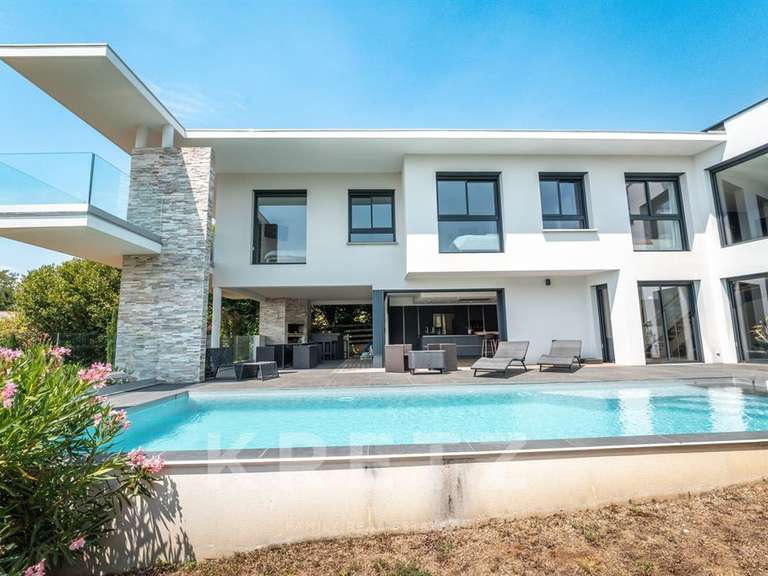 Maison Coublevie - 5 chambres - 240m²