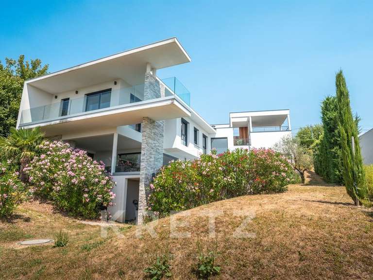 Maison Coublevie - 5 chambres - 240m²