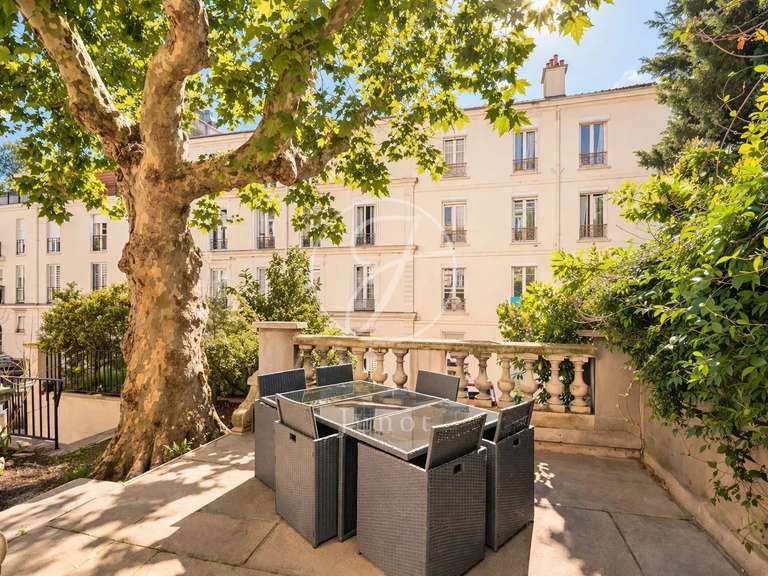 Appartement Courbevoie - 3 chambres - 122m²