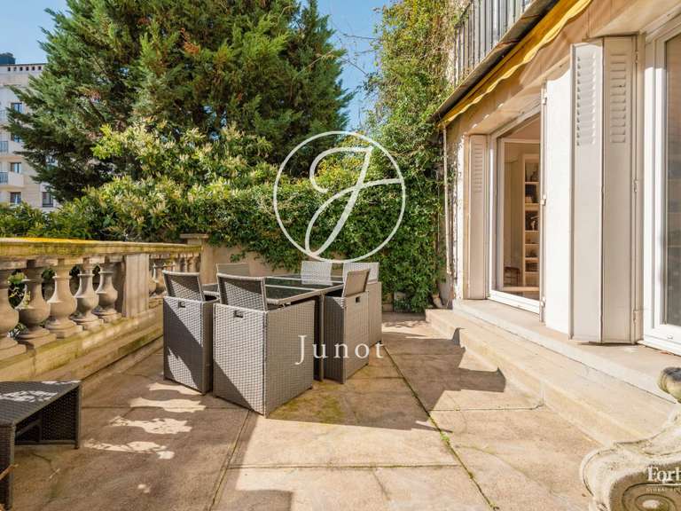 Appartement Courbevoie - 3 chambres - 122m²